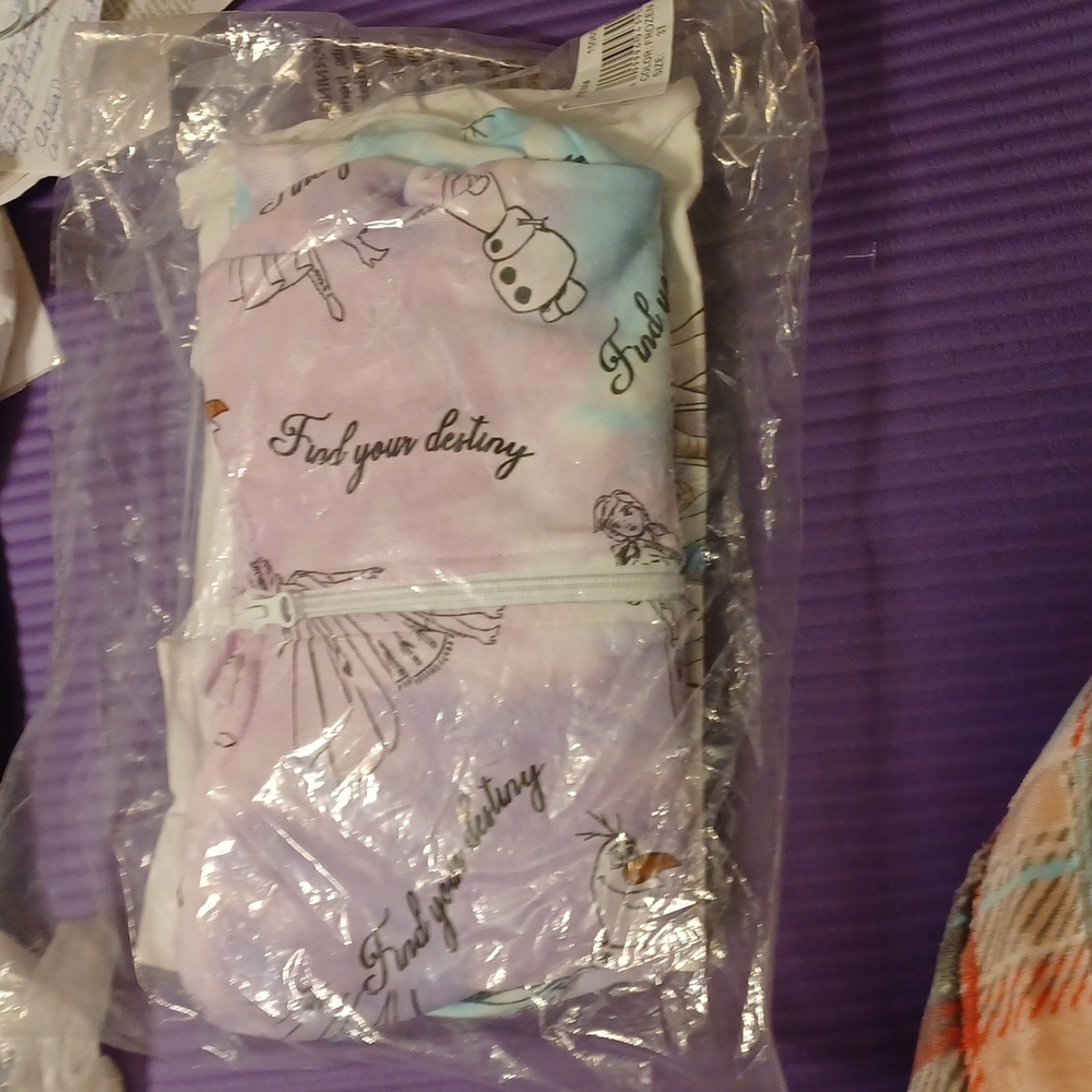 Girls Frozen hoodie and summer outfit.